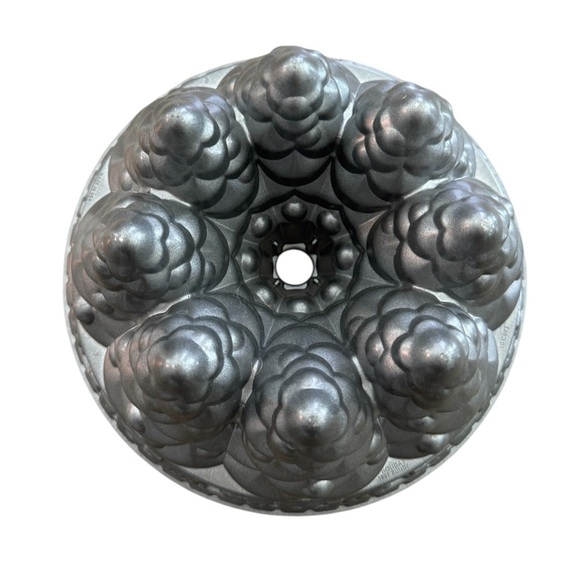 Nordic Ware Holiday Tree Cast Aluminum Bundt Pan 10 cup Capacity Made in the USA - Picture 10 of 10